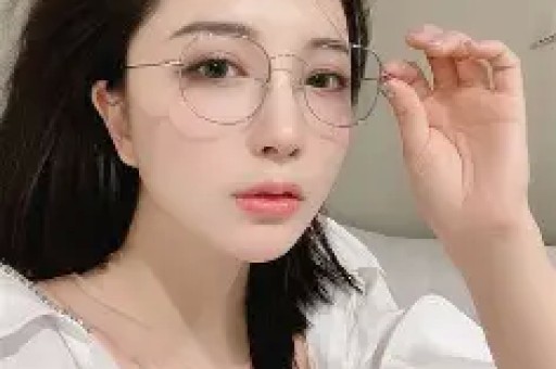 百万网红小英直播翻车人设崩塌被商家甩锅这次道歉都没人买账