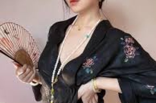 王某为卖腊肉花10万元请明星带货直播公司承诺上百万成交额结果170万的货只卖出一单王某血本无归公司人去楼空法院判了