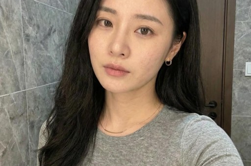 直播被问如何当好小三韦雪发飙怒斥反被网友嘲讽买热搜当捞女